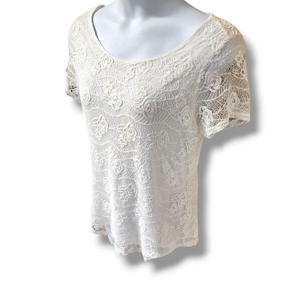 LEO & NICOLE White  Top With Short lace Sleeves  And A  Lace Overlay Size M - Picture 3 of 15